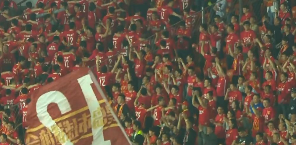 她整个人登时大惊，不由得看向叶辰，惊骇不已的问道：叶先生……您……您是给我吃了丹药吗？。